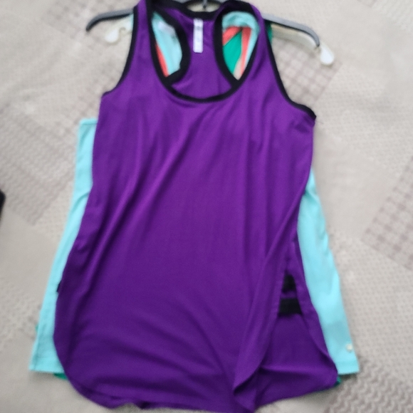 4 Fabletics tank tops SIZE Small & XS - Picture 12 of 14